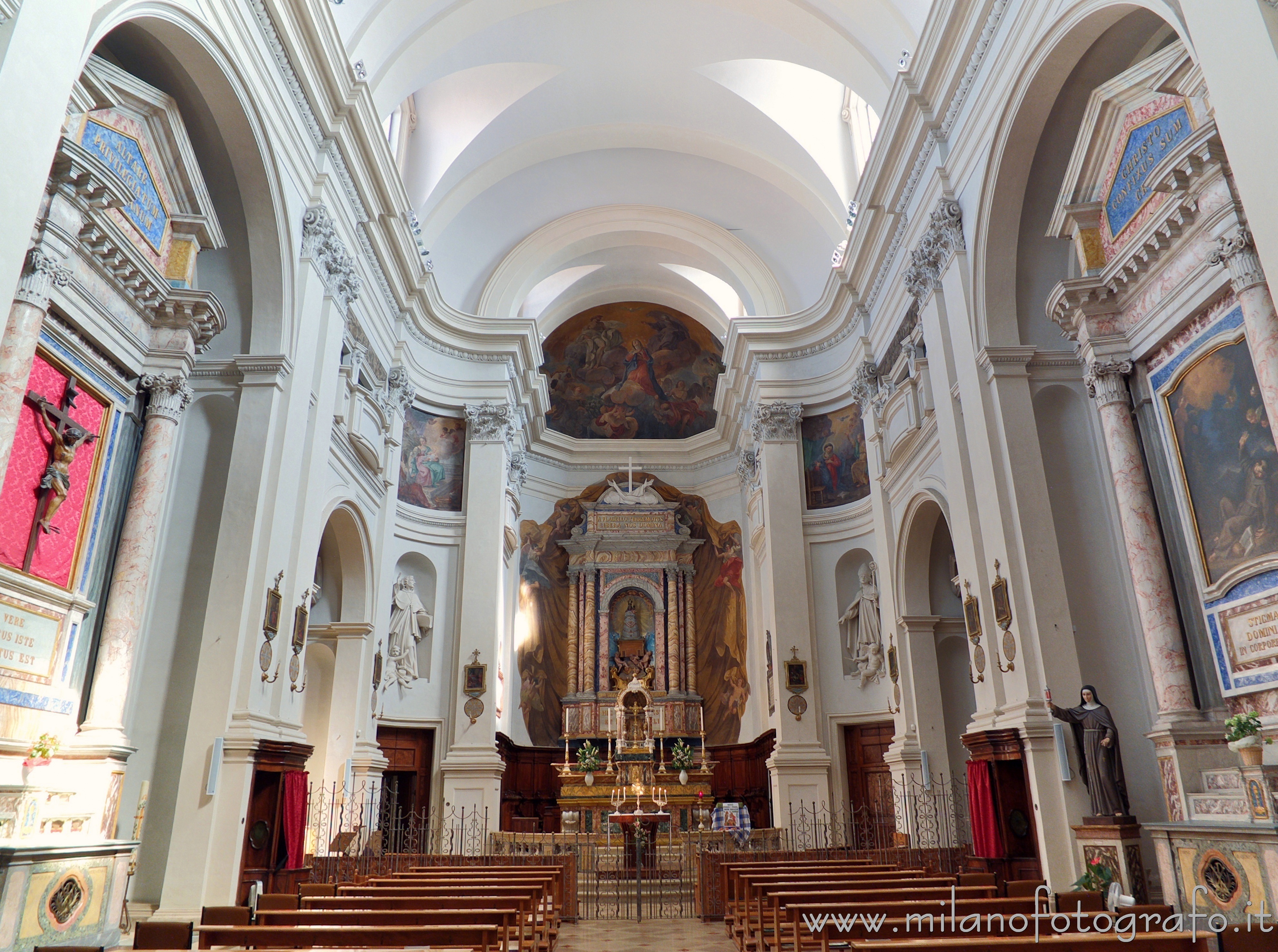 Rimini - Interno della Chiesa di San Bernardino